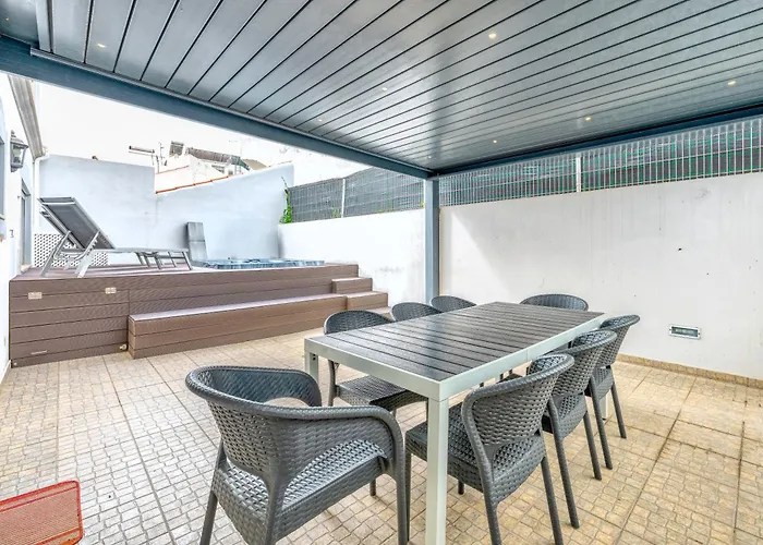 Full Private 180sqm - Terrace Jacuzzi - 200m & Sea View *