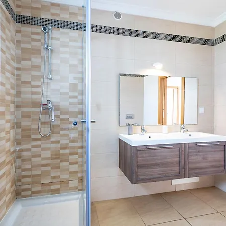 Villa Full Private 180sqm - Terrace Jacuzzi - 200m & Sea View Albufeira