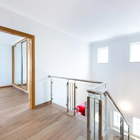 Full Private 180sqm - Terrace Jacuzzi - 200m & Sea View Villa